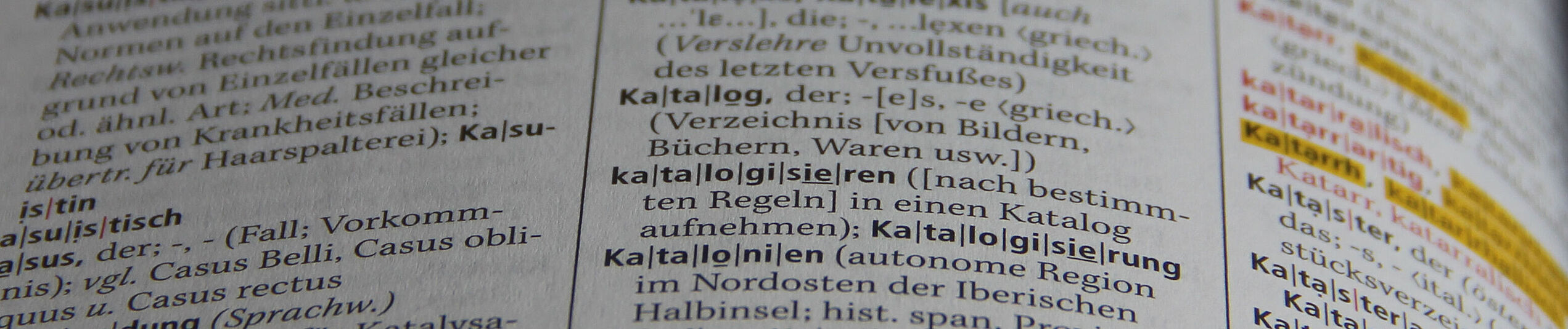 Foto eines Nachschlagewerks